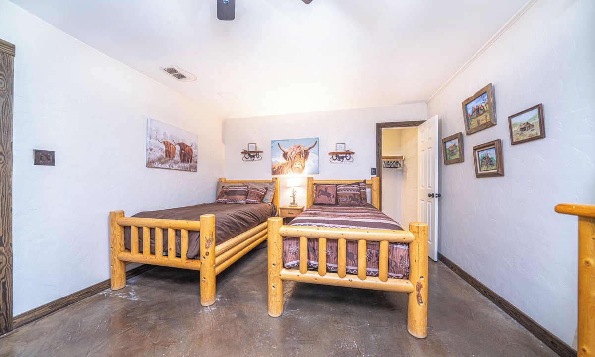 Gilmer Cabin | Spacious Full-Size Home with great East Texas views.
