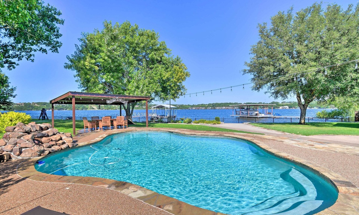 Granbury Cottage | Spacious Granbury Home w/Lakefront Outdoor Oasis!
