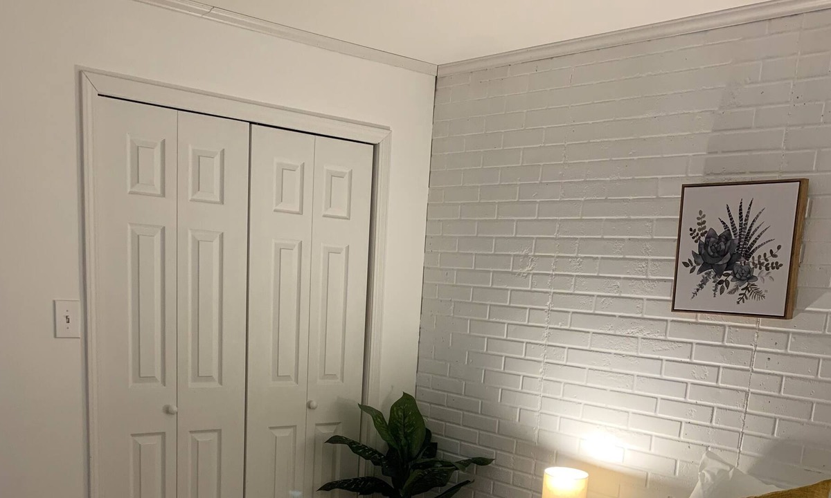 Hamilton House | Spacious Guest Suite 12 minutes from Nauvoo, IL.