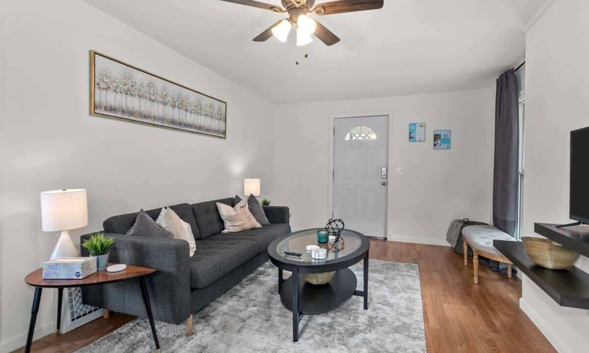 Rosedale House | Spacious Home 6BR|Near Westport+Downtown KC