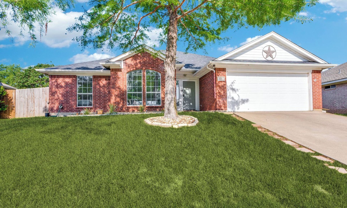 Crowley House | Spacious Home in Crowley with above ground POOL!