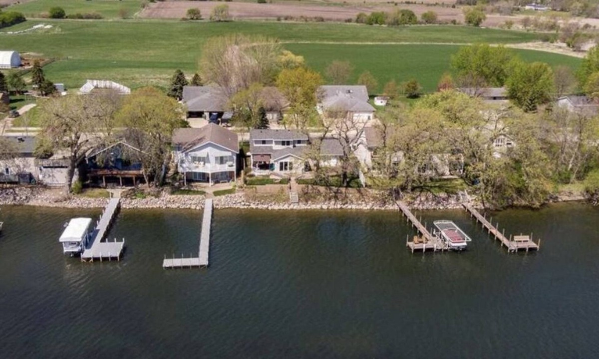 Spirit Lake House | Spacious Home on East Lake Okoboji