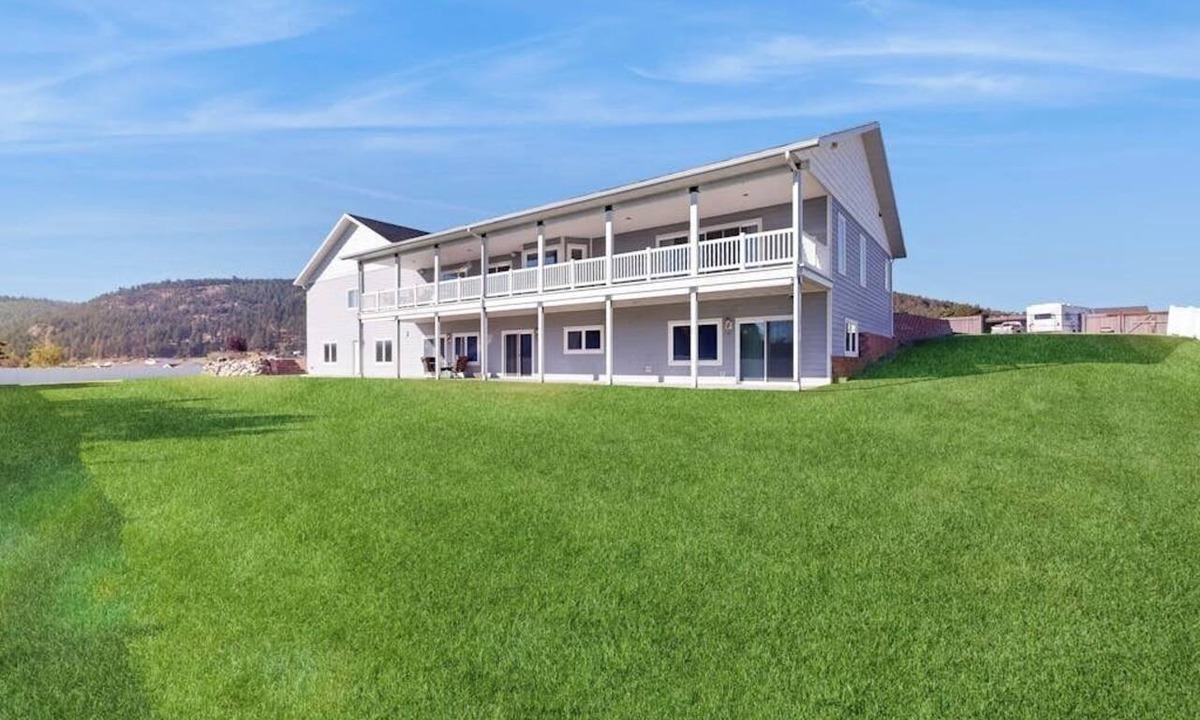 Kalispell House | Spacious home with pool table, WiFi, patio - close proximity to Flathead Lake