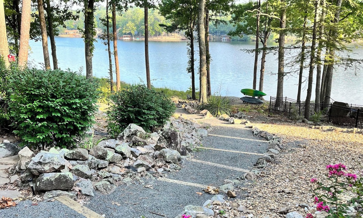 Hot Springs Village House | Spacious Lakefront 3BR 3BA with Kayaks—Close to Pickleball, Golf & Hot Springs