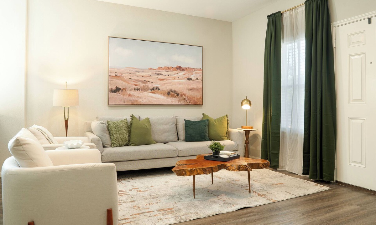 Northeast Houston House | Spacious Modern 3-bed Retreat with Cold AC - Sleeps 6+ - Free parking & Coffee