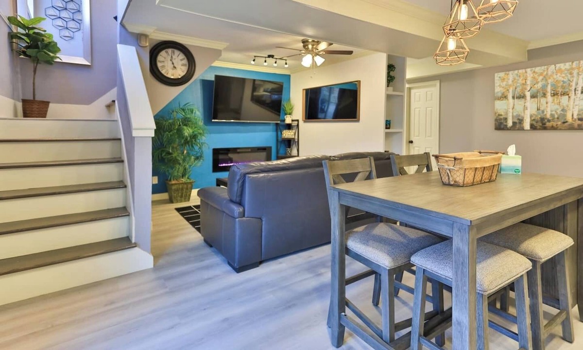 Central Arlington House | Spacious Modern 3BR Retreat—Family-Friendly Comfort & Large Shared Yard