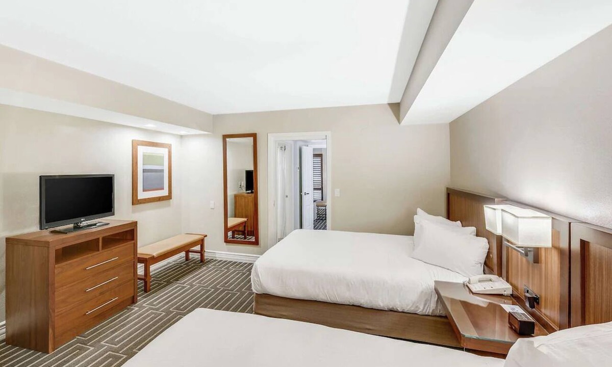 North Mountain Hotel | Spacious Mountain Resort Room w/Seven Pools & Private Cabanas