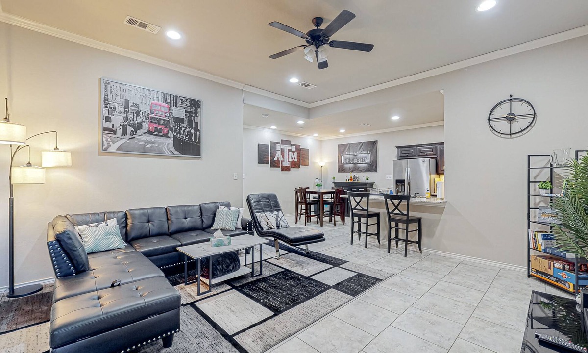 Spring Creek House | Spacious Near Campus with a grill & washer/dryer