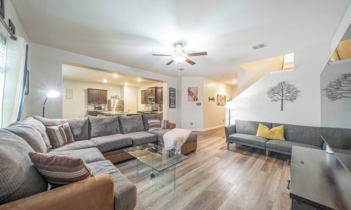 Medina Valley House | Spacious SATX Escape. Family + Work-Ready 4BR/3.5BA Near Lackland AFB