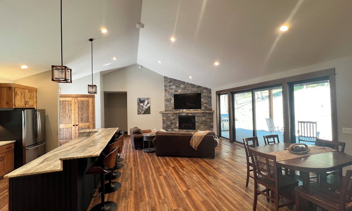 Seeley Lake House | Spacious Seeley Lake luxury home 4-BDR, 4 bath. Snowmobiler/Adventurer paradise
