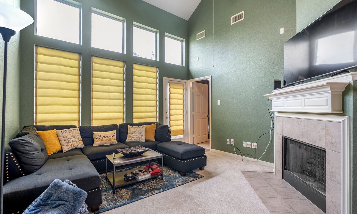 Barker House | Spacious Townhome With KING SUITE&Spa Tub