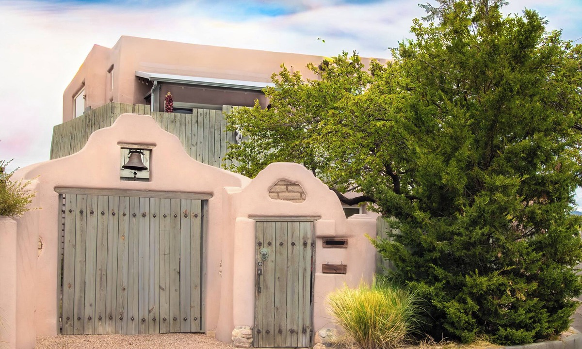 Santa Fe House | Spacious & unique railyard loft w/panoramic balcony views