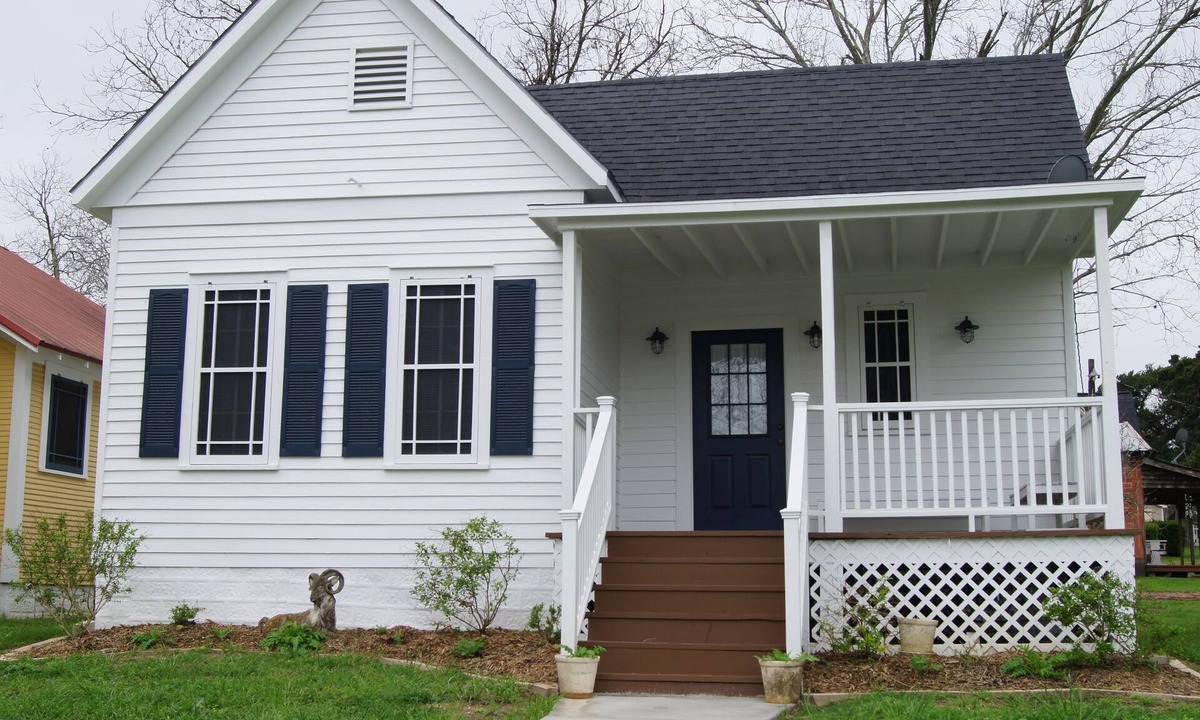 Shiner Cottage | Spoetzl Haus, Historic Cottage 4 blocks from Spoetzl Brewery