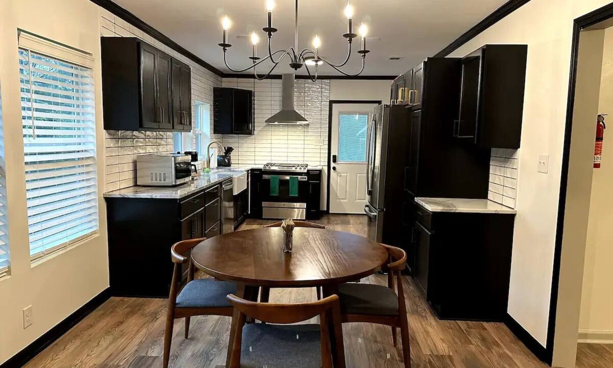 Mobile House | Springhill Bungalow-cozy bungalow located in the Springhill area.