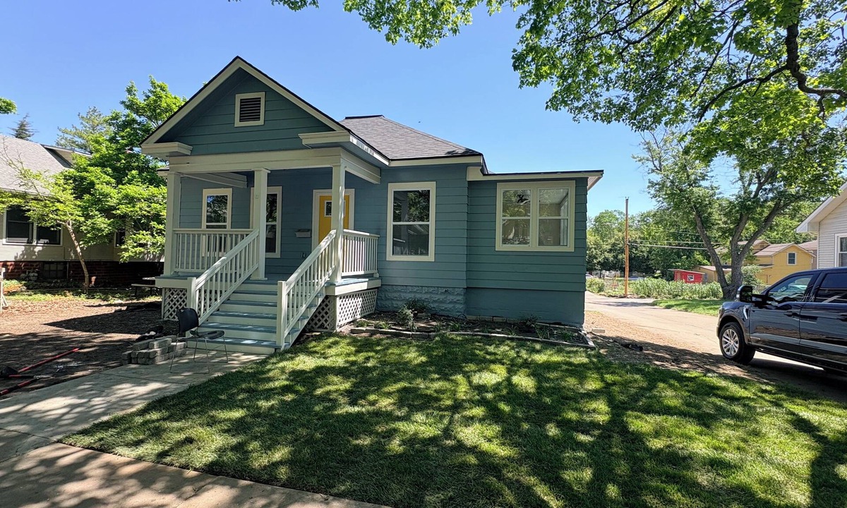 Oread House | Stay two blocks from Booth football stadium within walking distance to downtown!