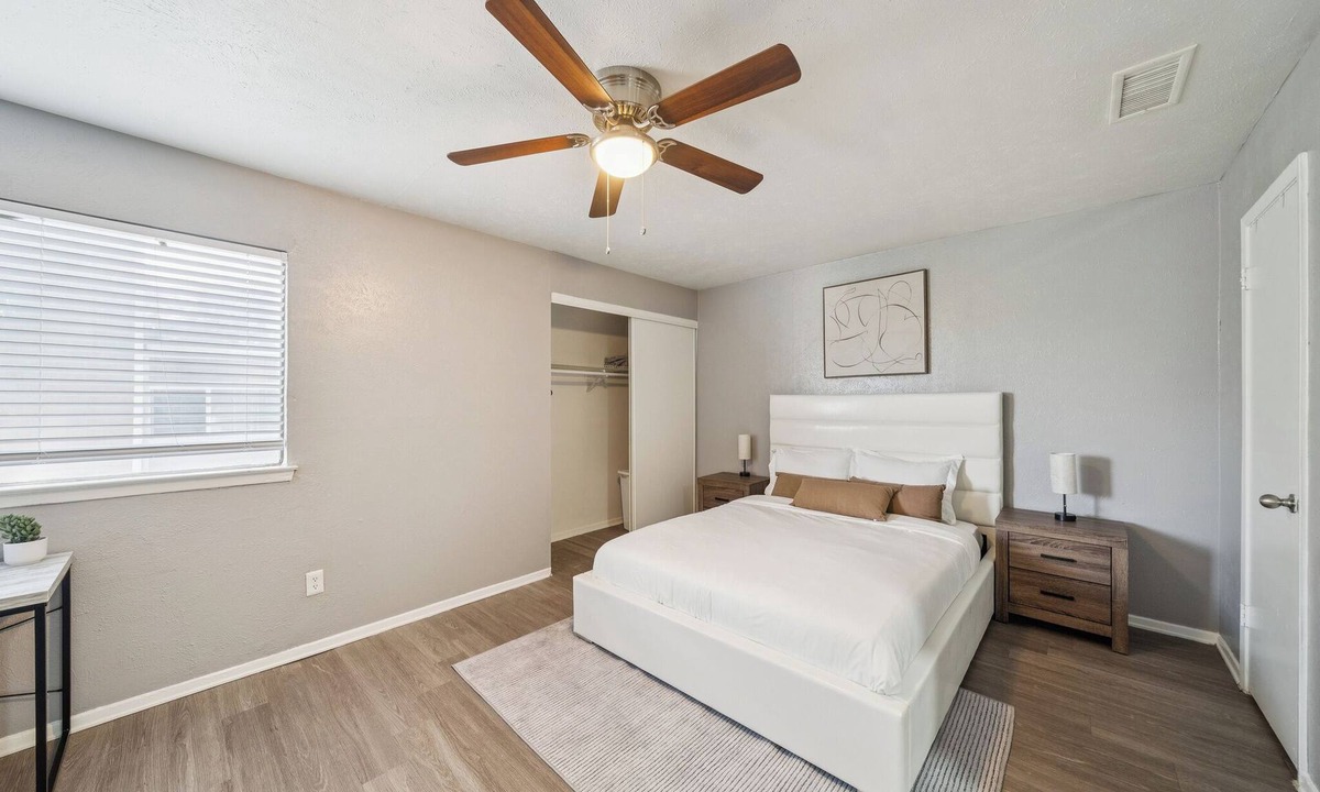 Park Central Apartment | Stay With Properties by Preston I Free Parking