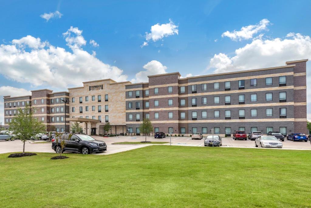 South Arlington Hotel | Staybridge Suites Grand Prairie Near Epic Central by IHG
