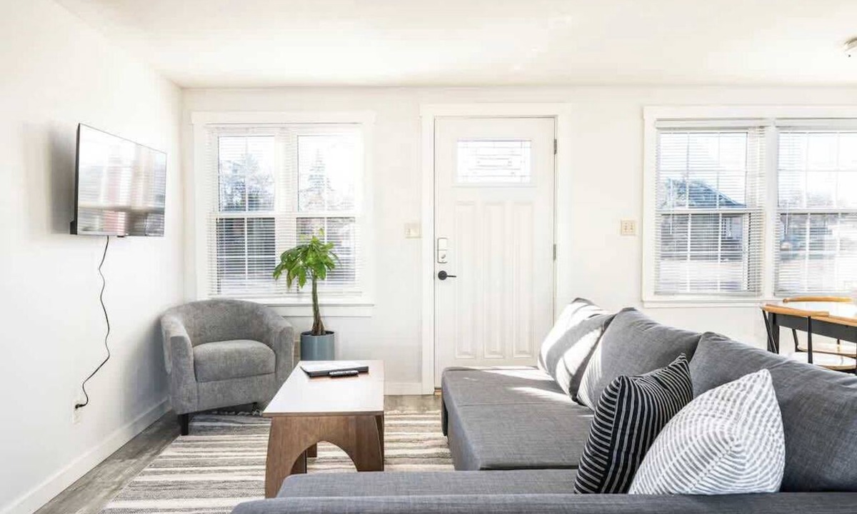 Depot Bench House | #StayinMyDistrict Depot Bench Monthly