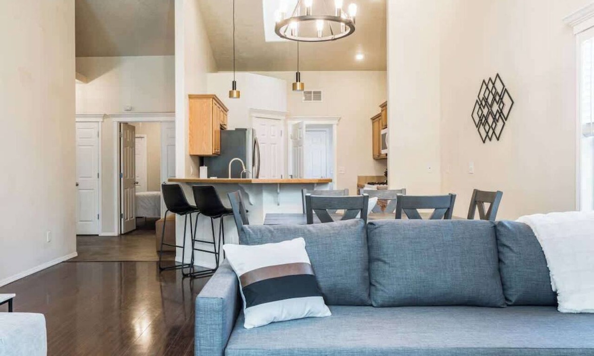 West Valley Condo | #StayinMyDistrict Sunflower Lane Townhouse