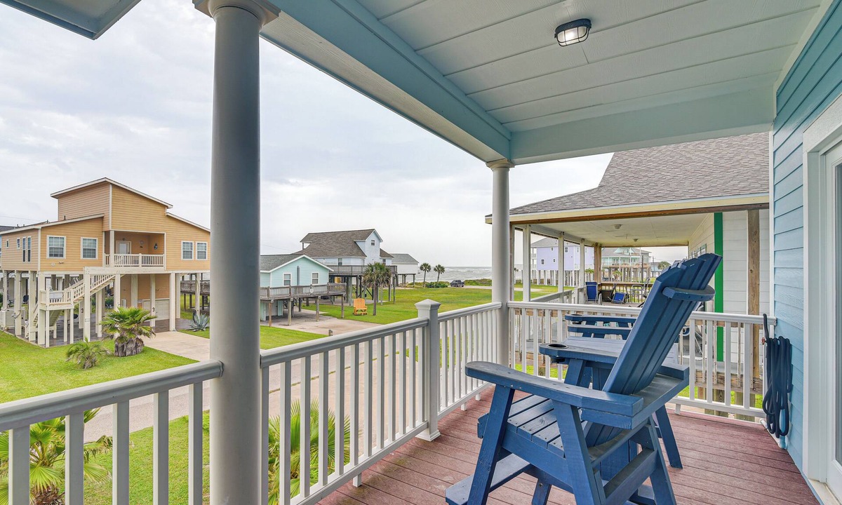 San Luis House | Steps from Gulf: Freeport Home w/Water Views