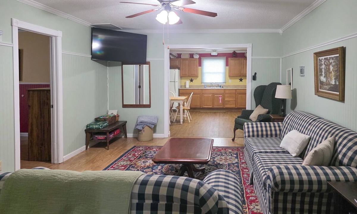 Nauvoo Apartment | Steps to Nauvoo Temple! 2-Unit Family Combo