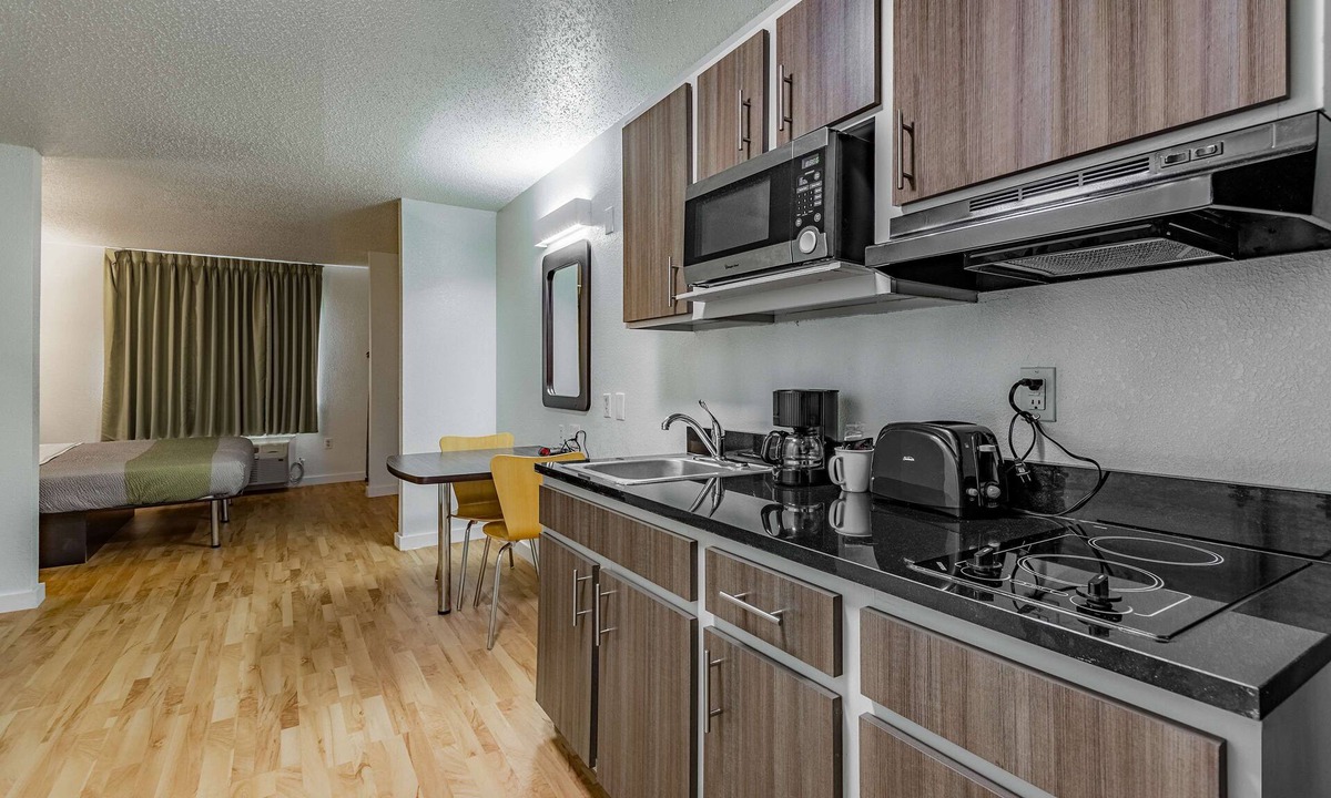Northwest Dallas Hotel | Studio 6 Dallas, TX