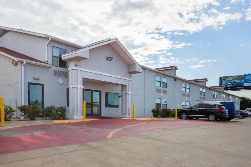 Fort Worth Hotel | Studio 6 Fort Worth, TX - Meacham