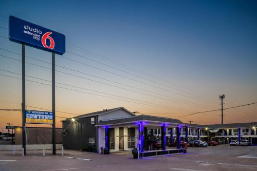 Fort Worth Hotel | Studio 6 Fort Worth, TX - Stockyards East
