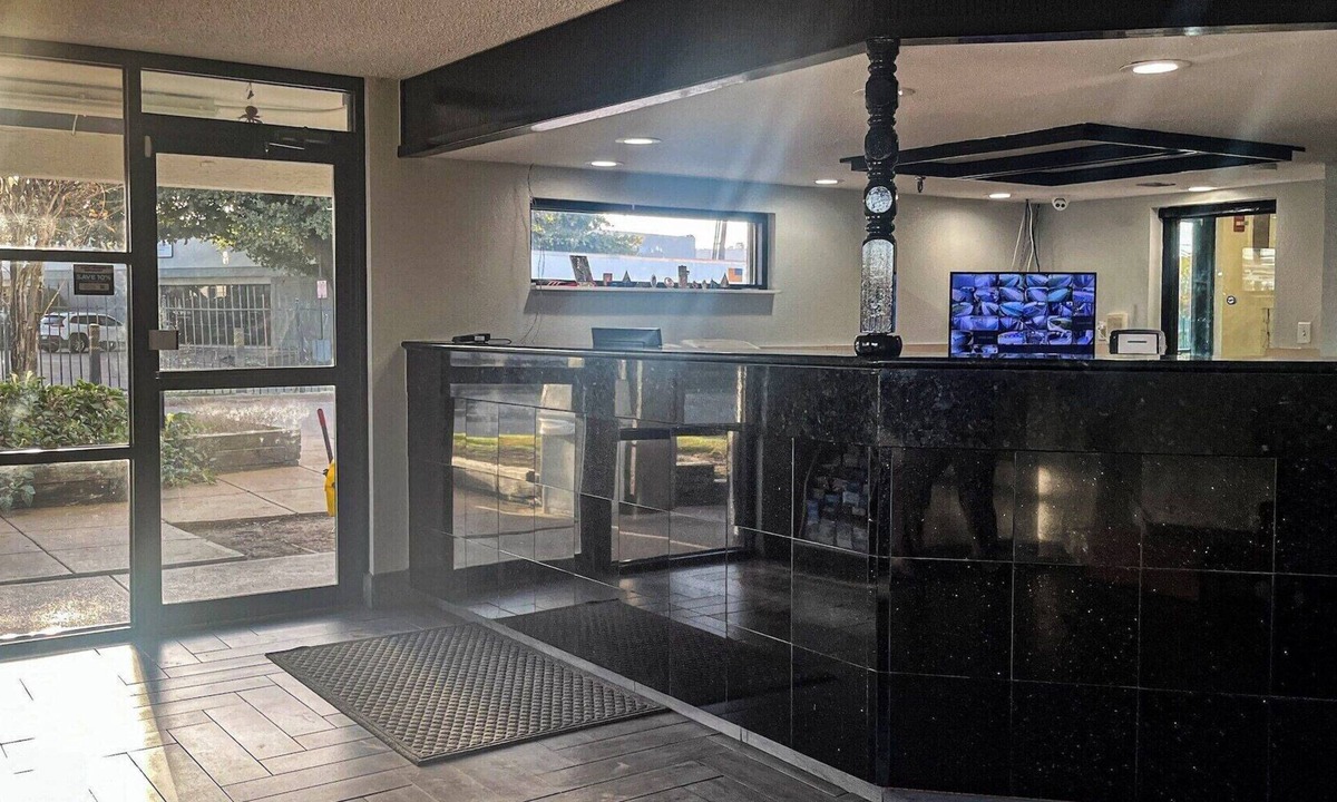Dallas Hotel | Studio 6 Suites Dallas. TX - Loop 12 West