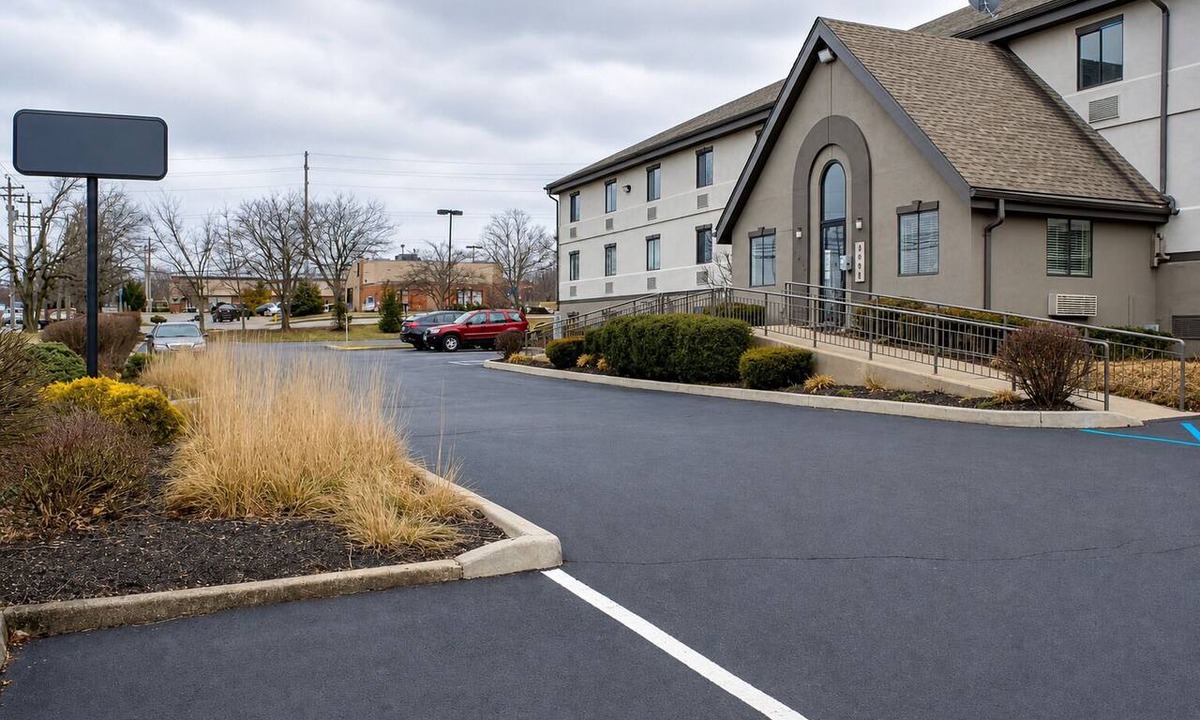 Springdale Hotel | Studio Lodge Springdale Cincinnati