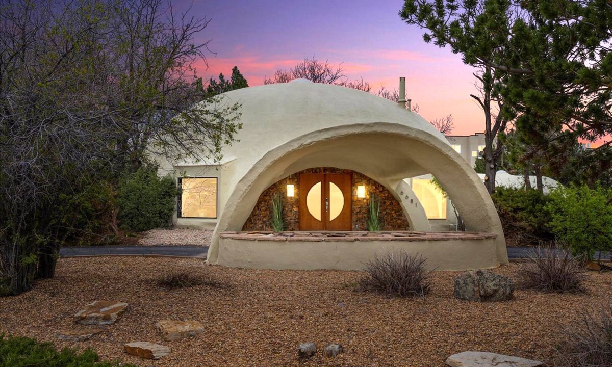 Centennial House | Stunning geodome with Indoor Pool and Hot Tub! Minutes from the heart of Denver.