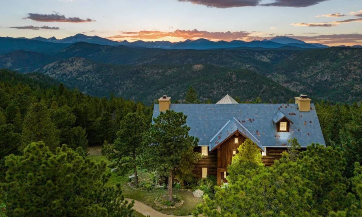Gold Hill House | Stunning Mountain Views from Private & Tranquil Tudor Log Home