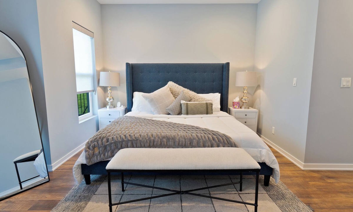 Waterloo House | Stylish 4BR Hot Tub Retreat +Near Omaha + Garage + EV