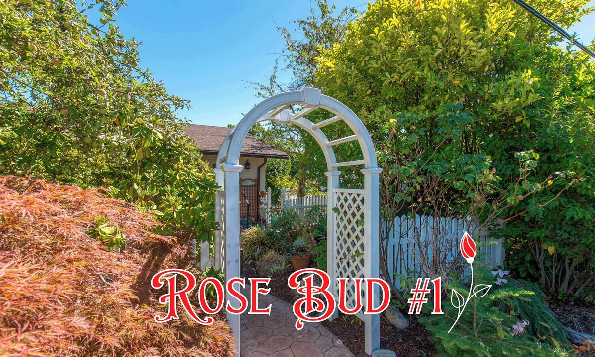Sequim House | Stylish 5-BR, Walk Downtown, 3 Private Units