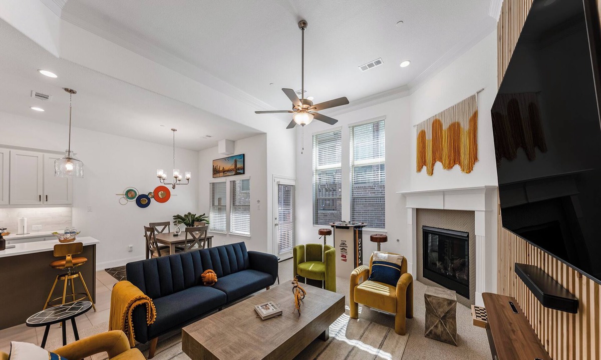 Lewisville House | Stylish Arcade Stay EV Central
