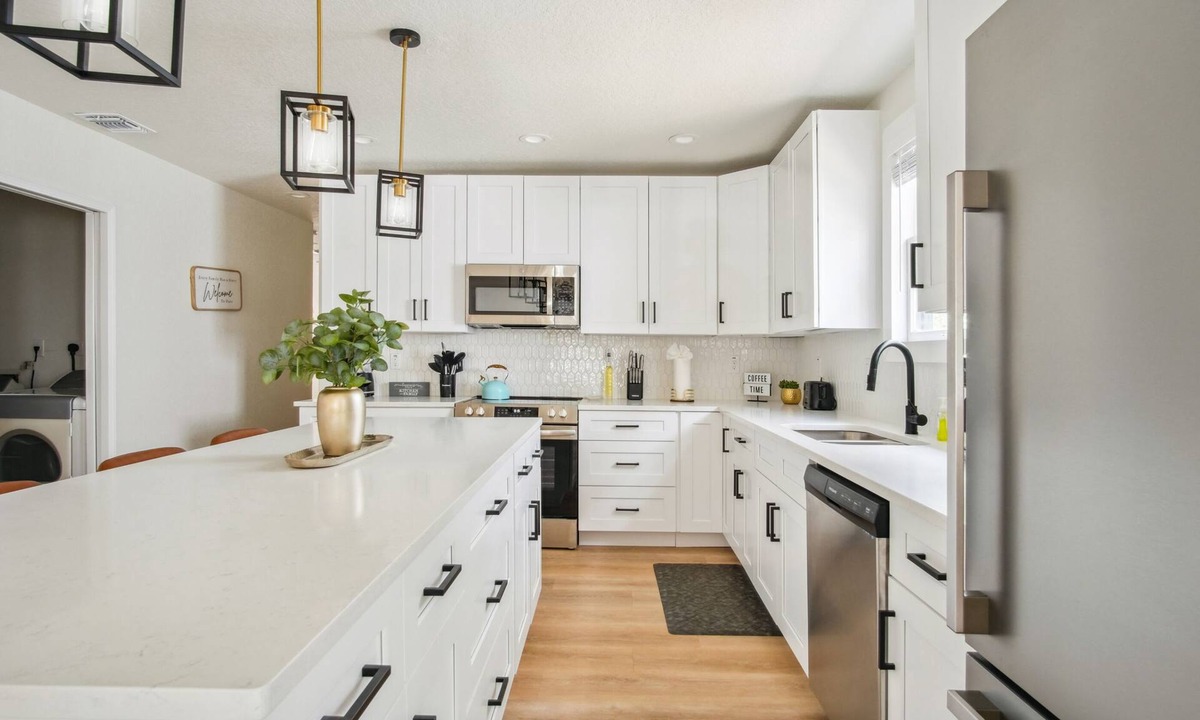 Denver Heights Cottage | Stylish & Spacious Comfort 4br/3ba Downtown Gem!