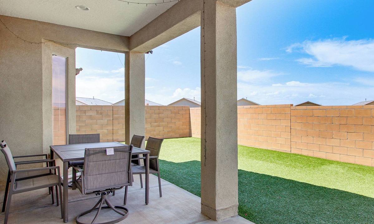 Los Lunas House | Suburban Santa Fe Home Near Main Street & I-25