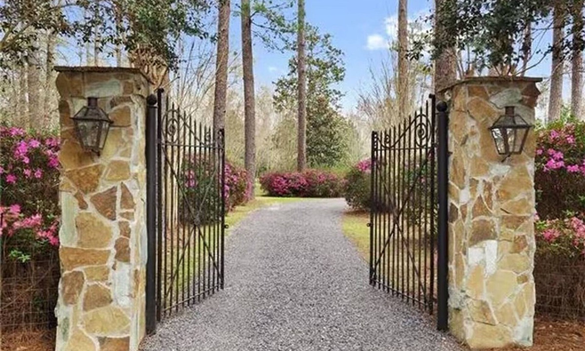 Covington House | Summer River View Retreat 4BR Deck Gym 1.5 Acres Sleeps 10+