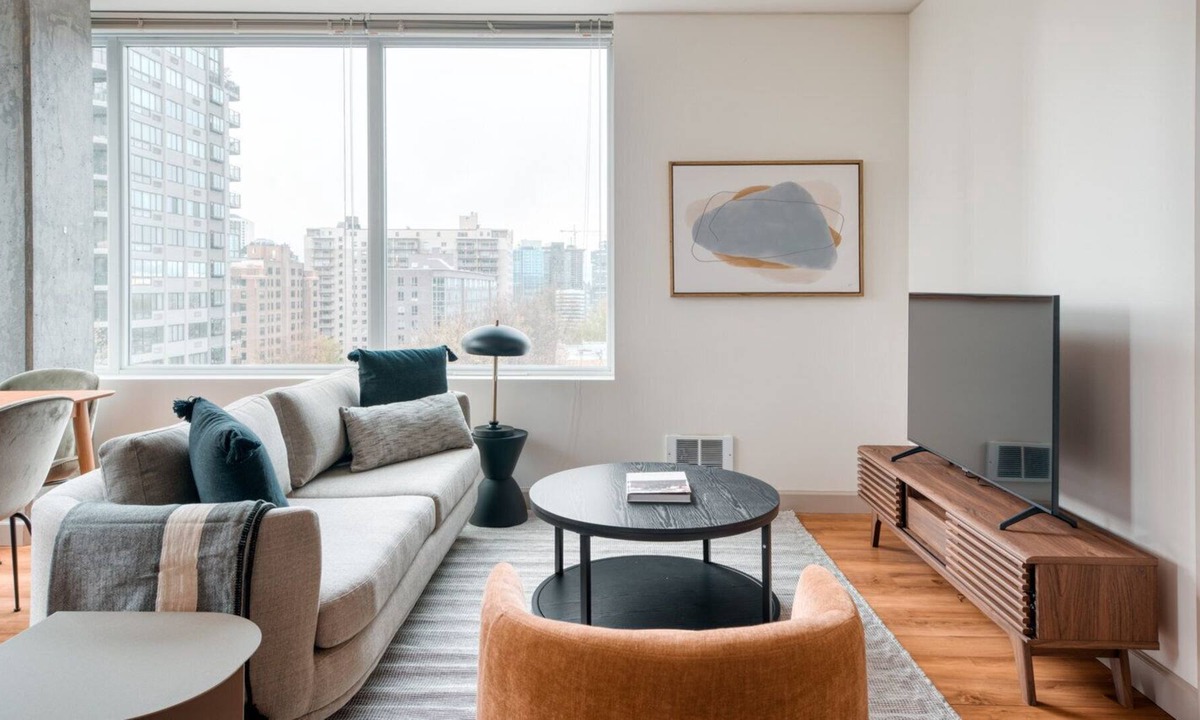 First Hill Apartment | Sunny First Hill 2BR w/ Gym, W/D & BBQ, near Seattle U, by Blueground