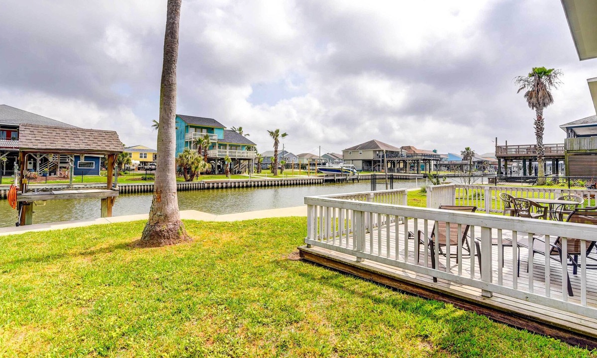 Freeport House | Sunny Freeport Home on Canal: Fish On-Site!