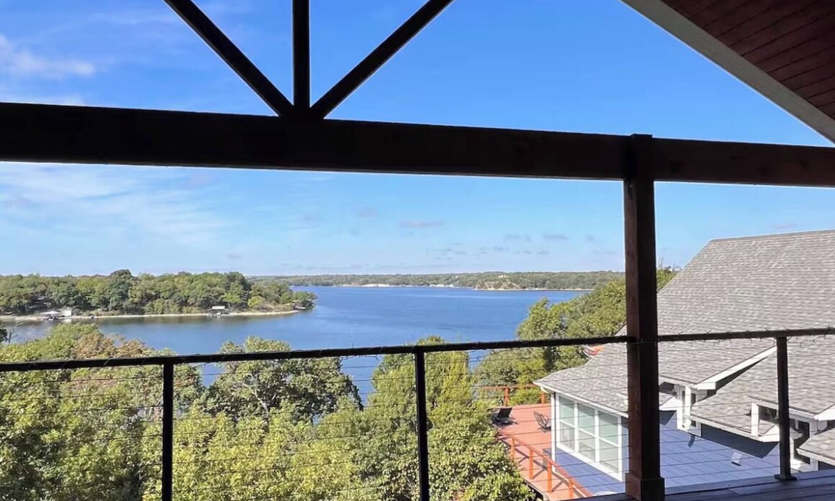 Gainesville House | Sunset Lake Views - 15 Min to Winstar Casino. Near Wineries & Relaxing Retreat