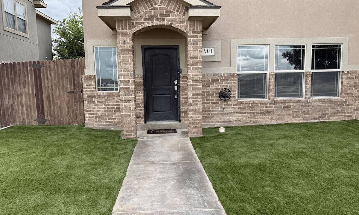 Odessa Villa | Sunset Retreat, Clean Modern 3BR, Garage, Near 191