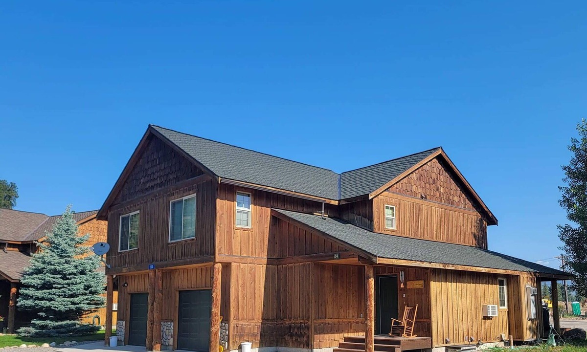 Winthrop House | Sunshine Station - 3 bedroom Winthrop Townhouse