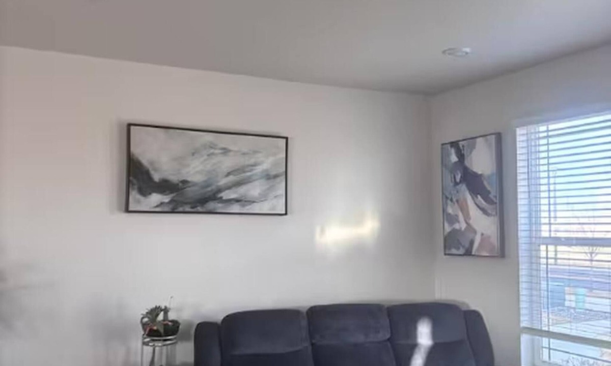 Henderson House | Sunshines - 3-bedroom house in quaint Brighton with cool vibes and AC