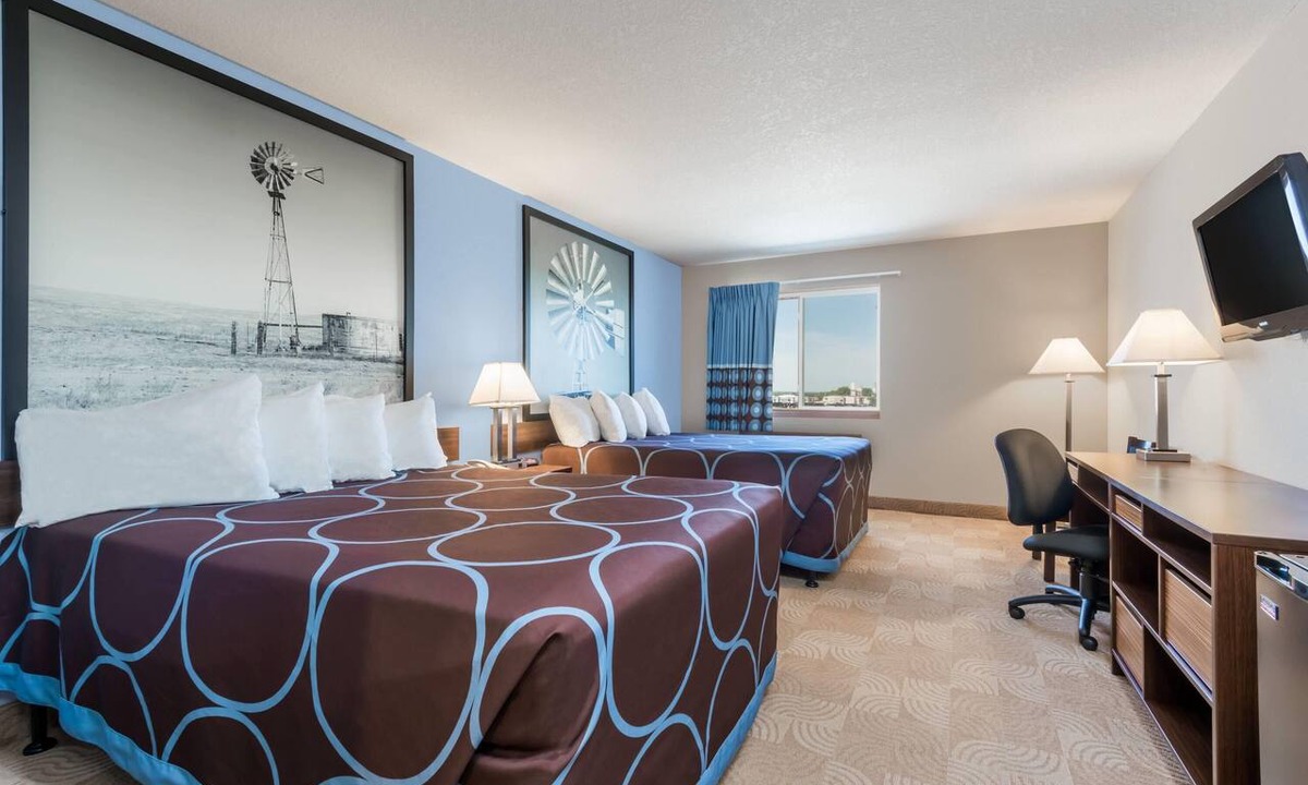 Beloit Hotel | Super 8 by Wyndham Beloit KS