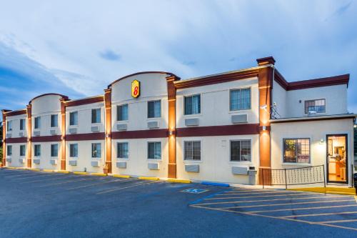 Douglas Hotel | Super 8 by Wyndham Douglas
