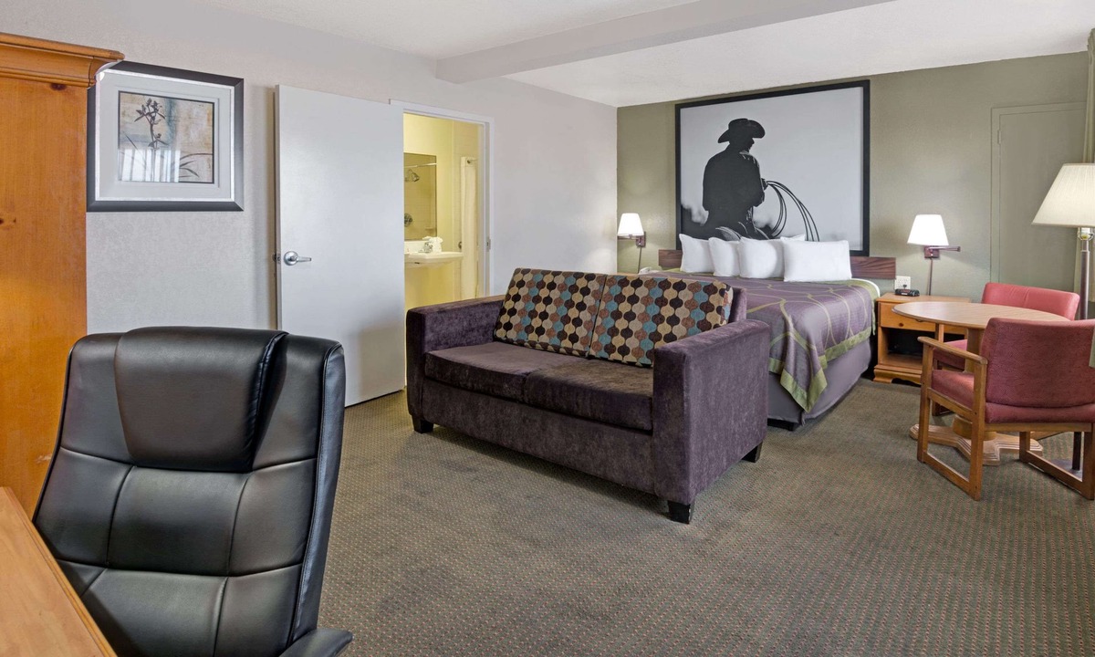 Biggs Field Hotel | Super 8 by Wyndham El Paso Airport