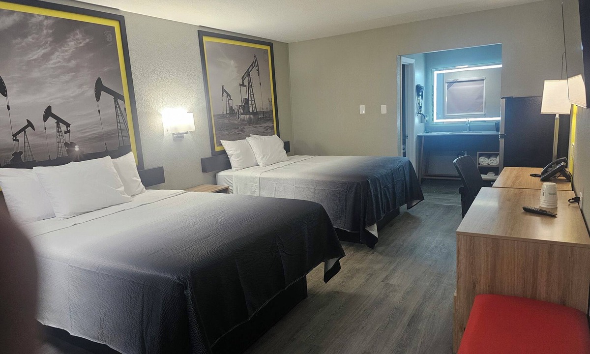 Hobbs Hotel | Super 8 by Wyndham Hobbs
