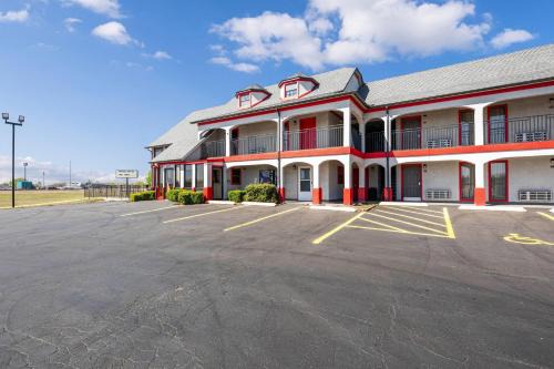Norman Hotel | Super 8 by Wyndham Norman West OK