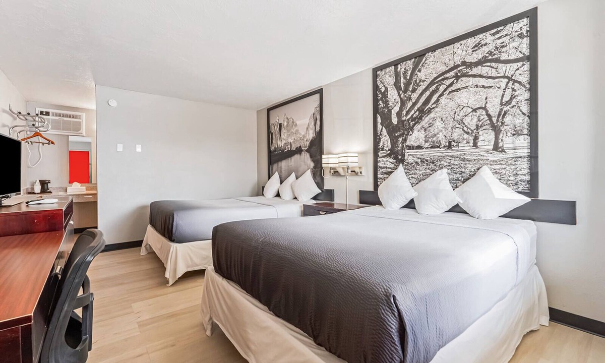 Ontario Hotel | Super 8 by Wyndham Ontario